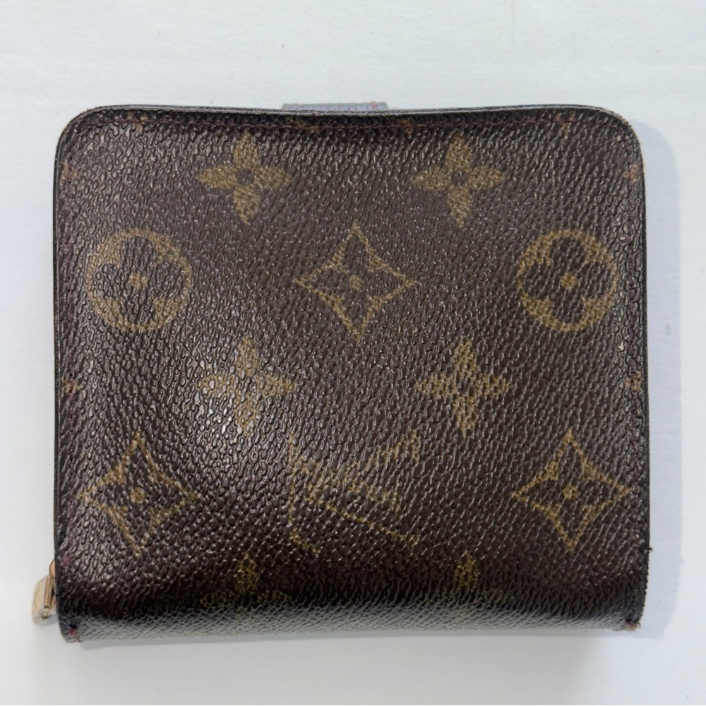 SOLD-Louis Vuitton Compact Zippe Wallet Gently Loved - Picture 7 of 14